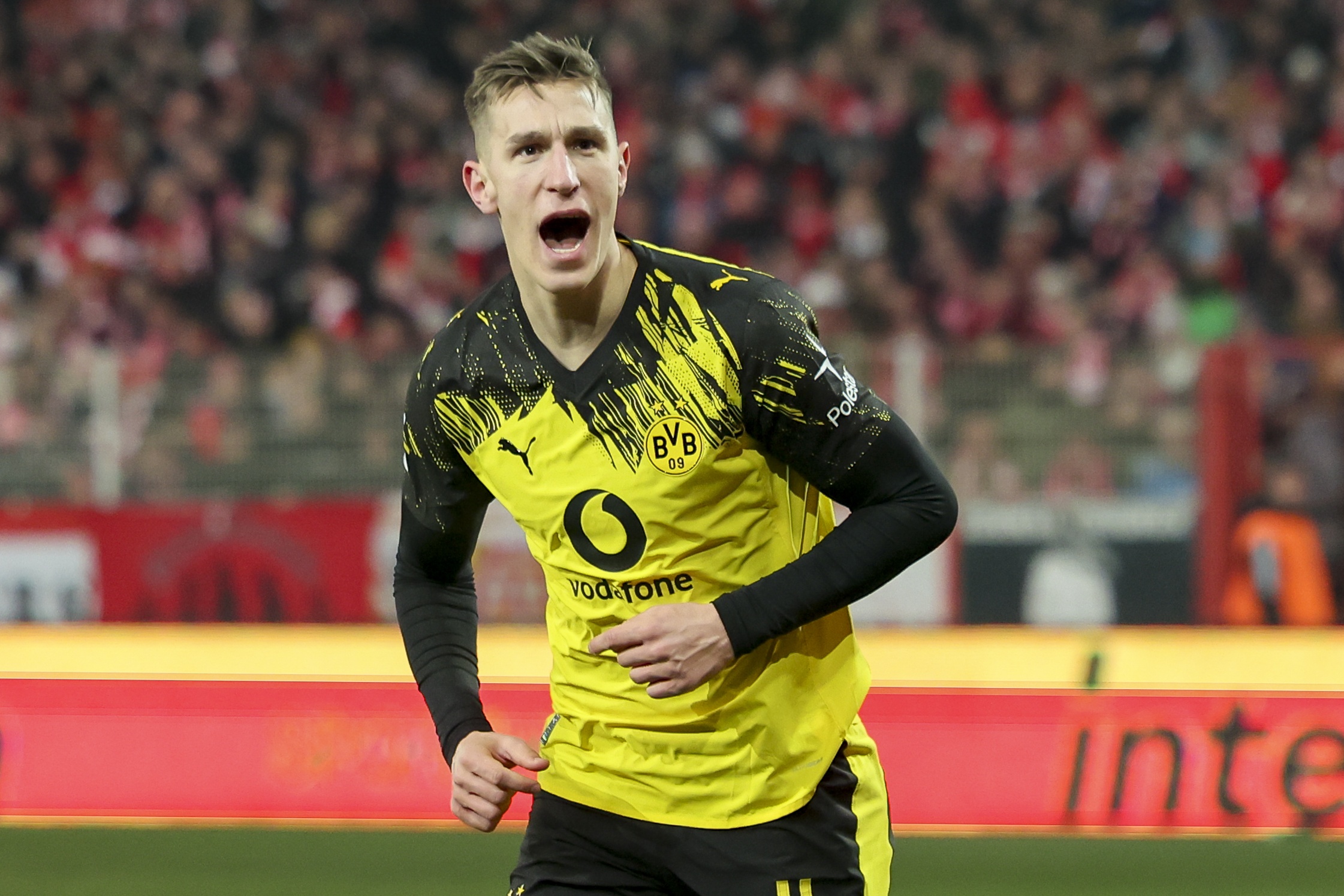 罗马诺：麦克托米奈可能回曼联的传闻不实，那不勒斯已在谈续约